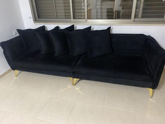 סלון קטיפה שחור עם חיבורים