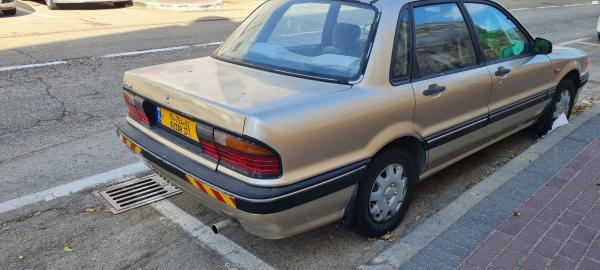 מיצובישי גאלאנט (1990)