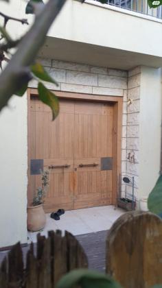 דלת חוץ מדהימה מעץ מלא