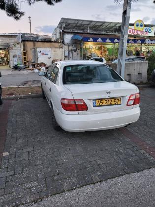 ניסאן אלמרה (2004)