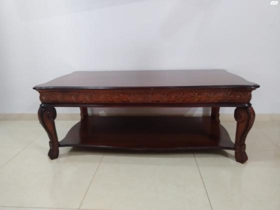 שולחן סלון במצב טוב למסירה