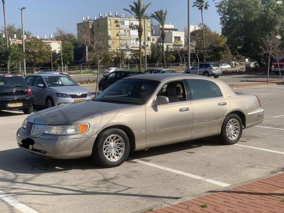 לינקולן טאון קאר (2000)