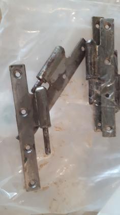 זוג דלתות עץ עתיקות שעברו שימור