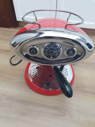 מכונת אספרסו קפסולות illy כמו