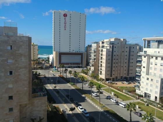 שדרות מנחם בגין 12 (גבעת אולגה)