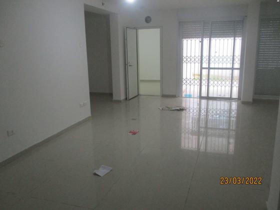 יוסף שפרינצק 32 (אחדות)