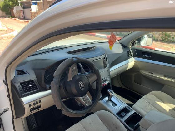 סובארו אאוטבק (2012)