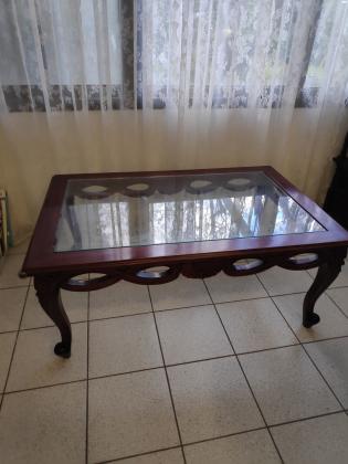 שולחן סלון בסגנון עתיק כולל