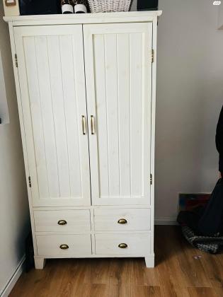 ארון בגדים מיוחד בסגנון כפרי