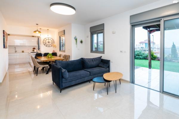 כ"ט בנובמבר 8