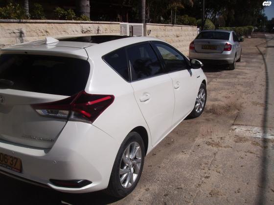 טויוטה אוריס הייבריד (2016)