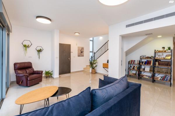 כ"ט בנובמבר 8