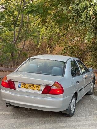 מיצובישי לנסר קלאסיק (2001)