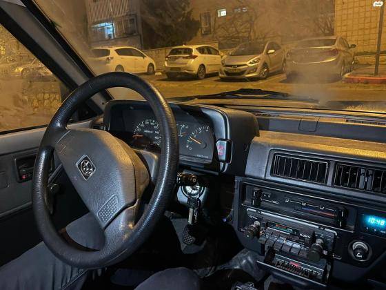 סובארו ג'סטי (1990)