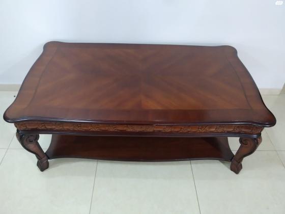 שולחן סלון במצב טוב למסירה