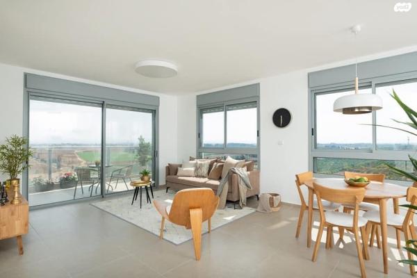 דקל הדום 15 (ניסן)