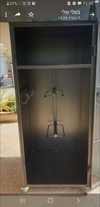 למכירה ארון ציוד לסוסים / ארון אוכפים