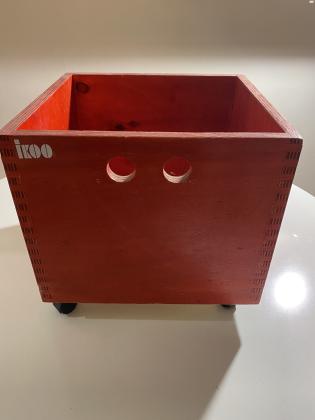 ארגז צעצועים מעץ מלא בצבע