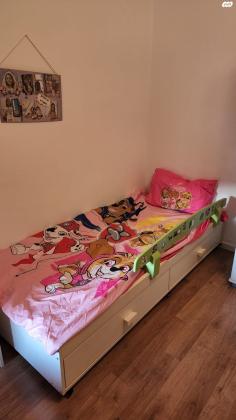 מיטת ילדים עצמלא במצב טוב