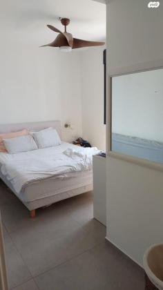 נלי זקס 20 (פסגות אפק)