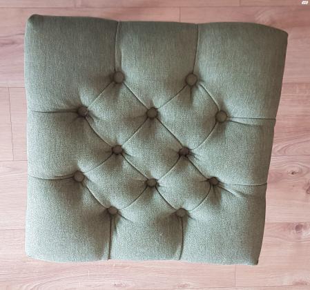 הדום / שרפרף יפיפה בגוון