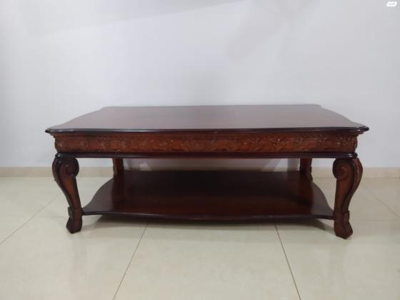 שולחן סלון במצב טוב למסירה