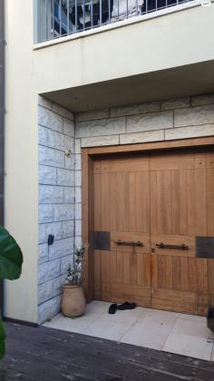 דלת חוץ מדהימה מעץ מלא