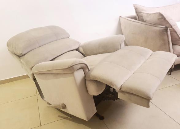 כורסאת טלויזיה של חברת עמינח