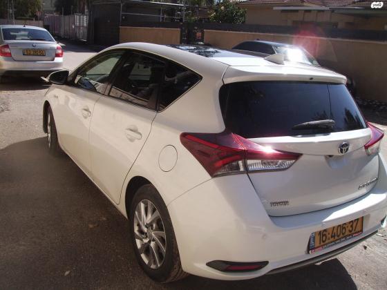 טויוטה אוריס הייבריד (2016)