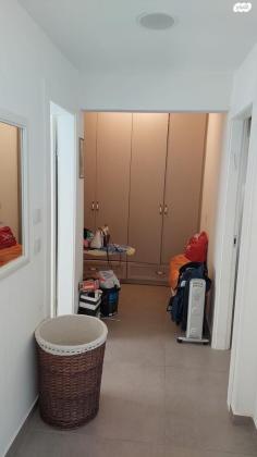 נלי זקס 20 (פסגות אפק)