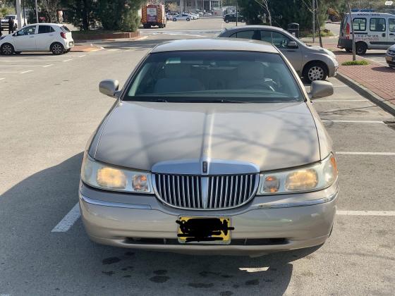 לינקולן טאון קאר (2000)