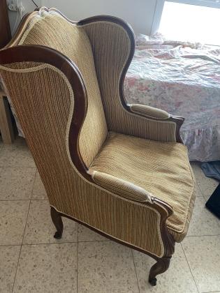 לאוהבי ריהוט עתיק; כורסא צרפתית