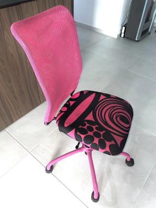 כיסא איקאה גלגלים בצבע שחור