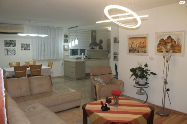 האירוסים 5 (רמות יצחק)