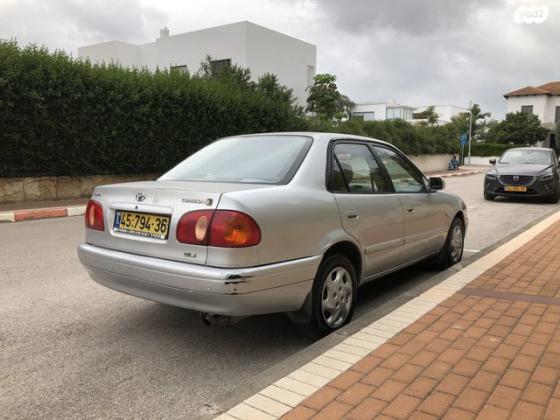 טויוטה קורולה (2002)