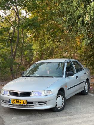 מיצובישי לנסר קלאסיק (2001)