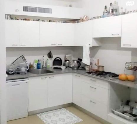 חיים הרצוג 17 (פסגות אפק)