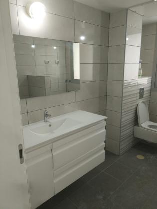 ראול ולנברג 8 (רחובות החדשה)