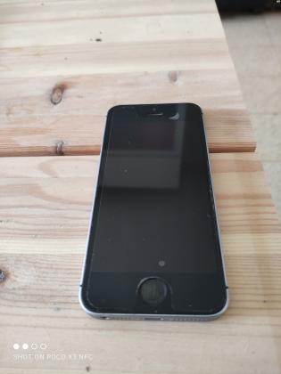 למכירה אייפון SE 2018 במצב תקין וטוב