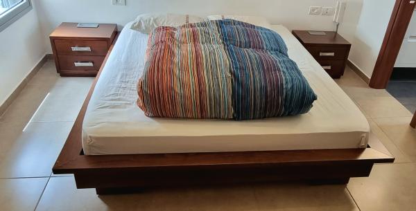 חדר שינה מלא הכולל מיטה