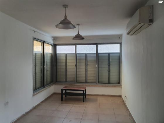 א.ד. גורדון 24 (קרית אונו הותיקה)