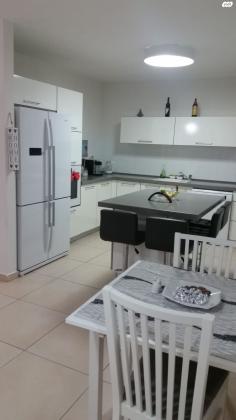 משה קהירי 11 (רמות)