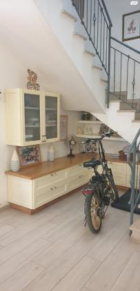 בתיה גור 3 (בר לב)