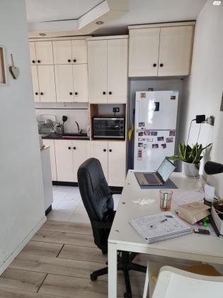 זלמן שניאור 8 (שכונה ב)