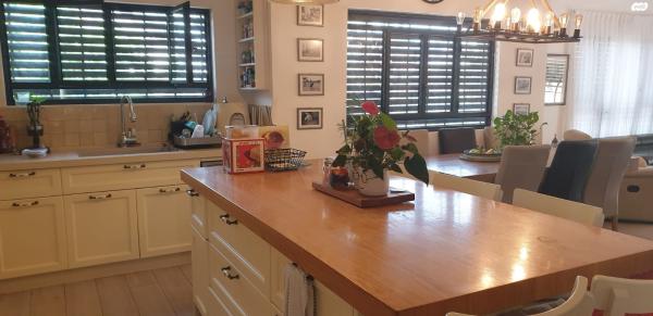 בתיה גור 3 (בר לב)