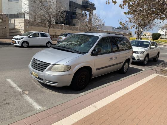 קרייזלר טאון קאנטרי (2006)