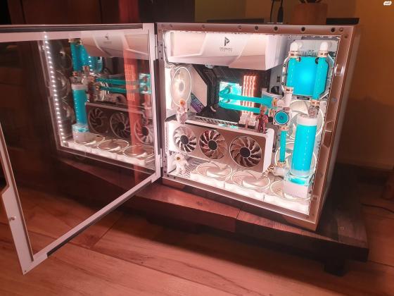 מחשב קאסטום עיצובי וחזק מאוד