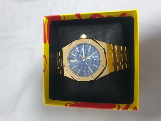 שעון ap רצועה בצבע זהב