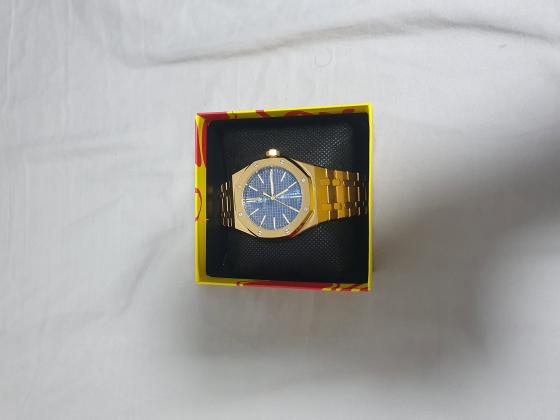 שעון ap רצועה בצבע זהב