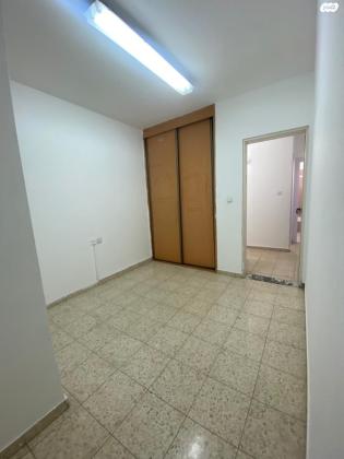 הדר 15 (תל גיבורים)